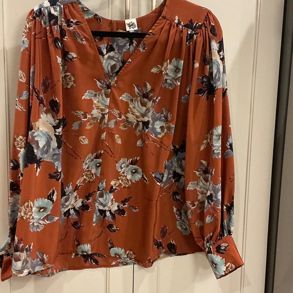 Women’s floral rust colored blouse, size S/M